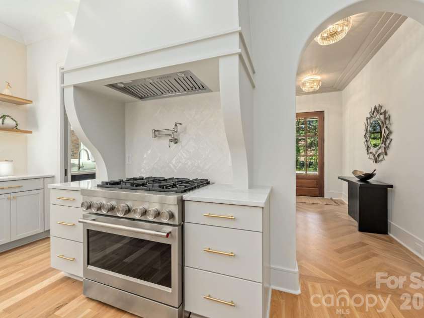 4409 Castleton Road, Charlotte, NC 28211.  MLS# CAR4394989, YatesRealty ID 42221. 
