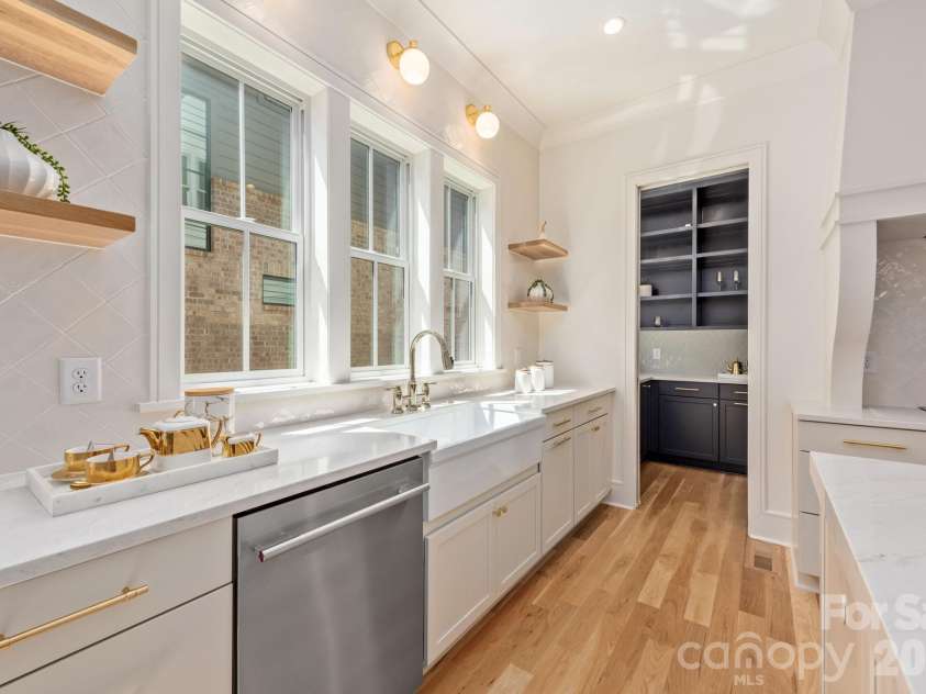4409 Castleton Road, Charlotte, NC 28211.  MLS# CAR4394989, YatesRealty ID 42221. 