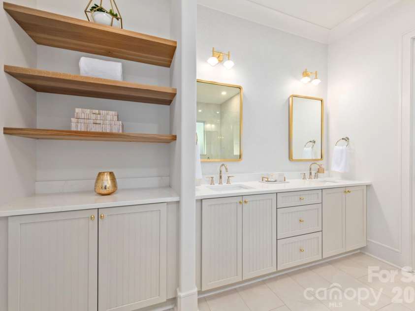 4409 Castleton Road, Charlotte, NC 28211.  MLS# CAR4394989, YatesRealty ID 42221. First floor primary suite