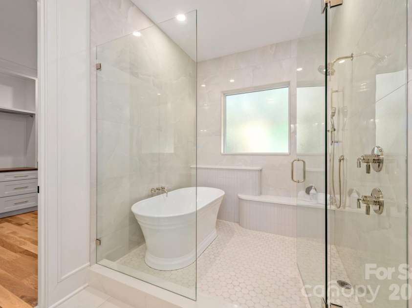 4409 Castleton Road, Charlotte, NC 28211.  MLS# CAR4394989, YatesRealty ID 42221. First floor primary suite
