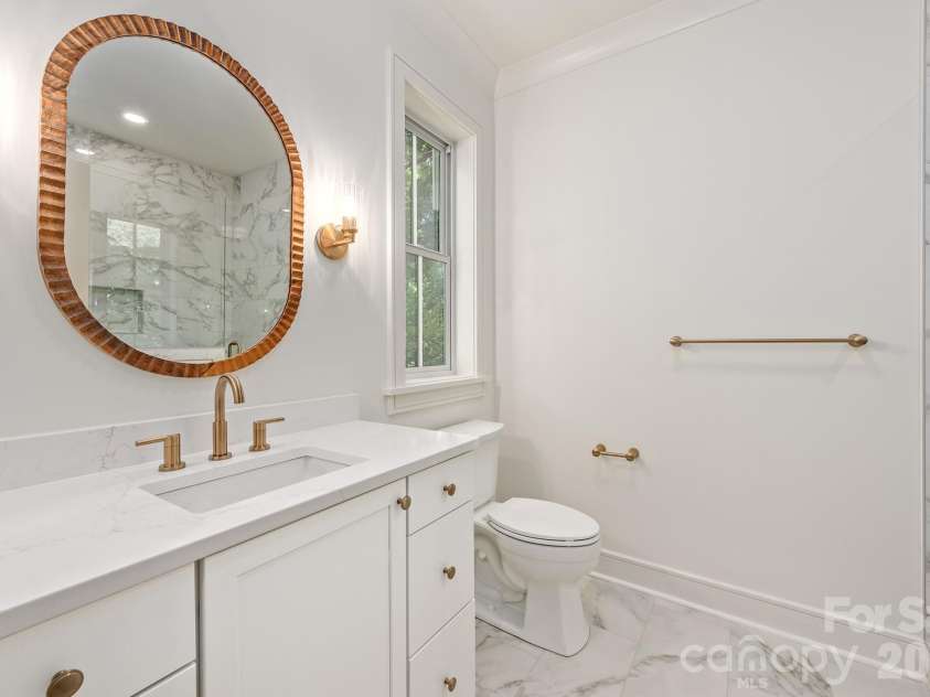 4409 Castleton Road, Charlotte, NC 28211.  MLS# CAR4394989, YatesRealty ID 42221. Upper full bathroom