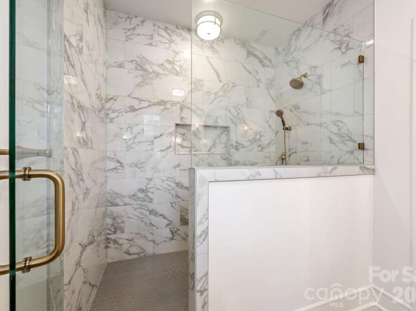 4409 Castleton Road, Charlotte, NC 28211.  MLS# CAR4394989, YatesRealty ID 42221. Upper full bathroom
