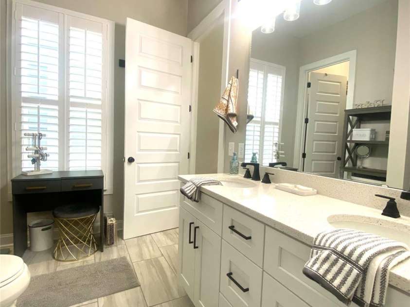 3110 Bellwood Place, Kannapolis, NC 28081.  MLS# CAR4407243, YatesRealty ID 42222. Main bath