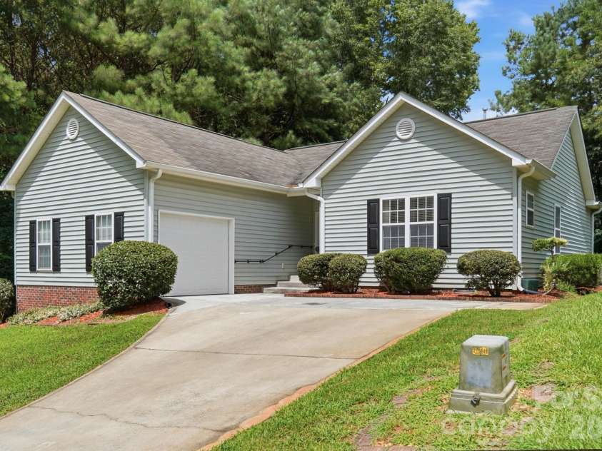 676 Continental Drive, Concord, NC 28025.  MLS# CAR4405169, YatesRealty ID 42223. 