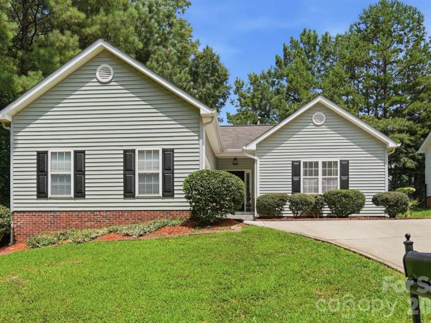 676 Continental Drive, Concord, NC 28025.  MLS# CAR4405169, YatesRealty ID 42223. 