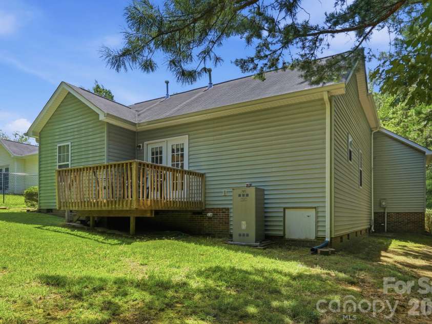 676 Continental Drive, Concord, NC 28025.  MLS# CAR4405169, YatesRealty ID 42223. 