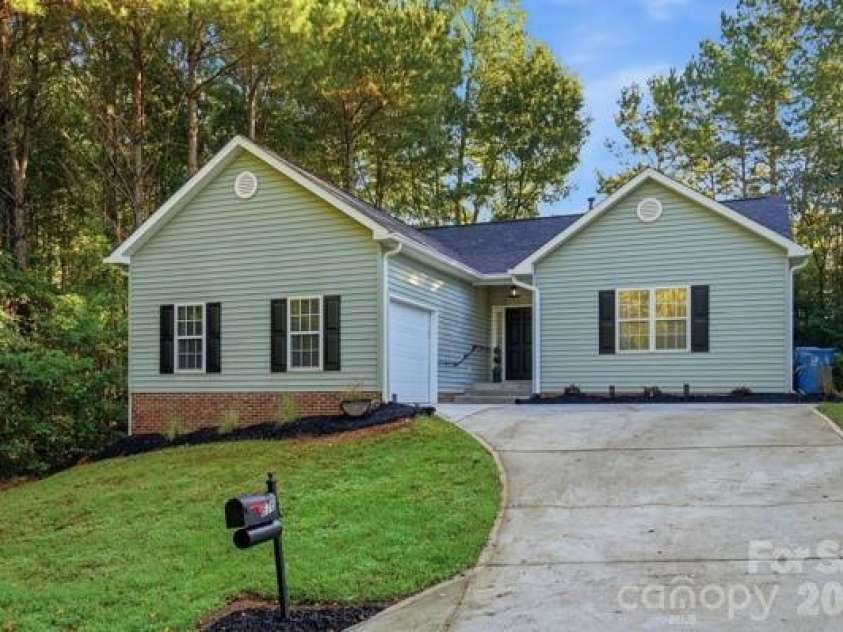676 Continental Drive, Concord, NC 28025.  MLS# CAR4405169, YatesRealty ID 42223. 