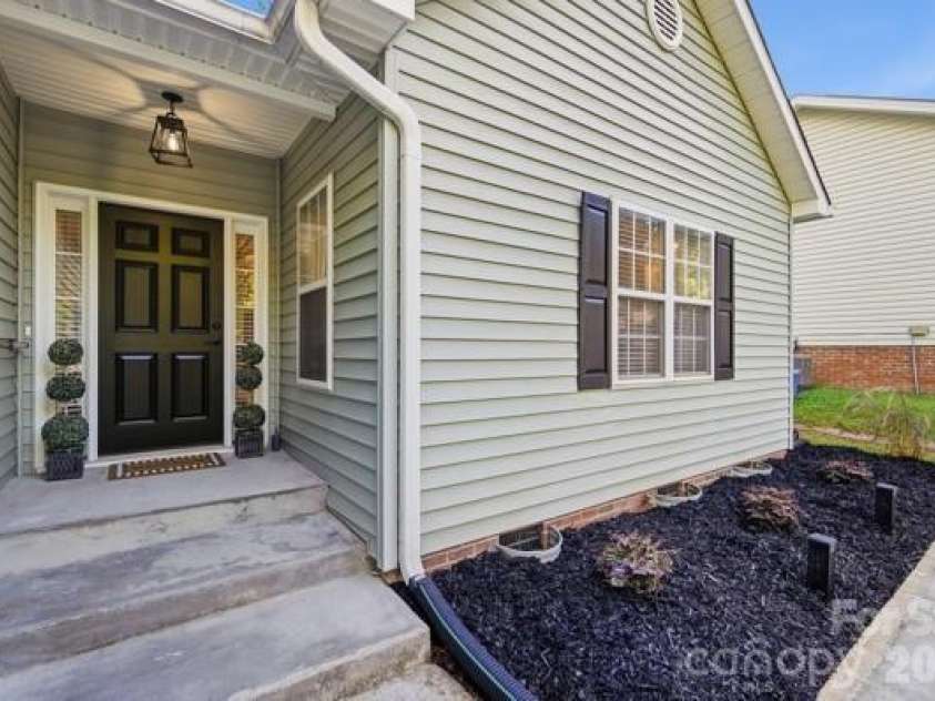 676 Continental Drive, Concord, NC 28025.  MLS# CAR4405169, YatesRealty ID 42223. 