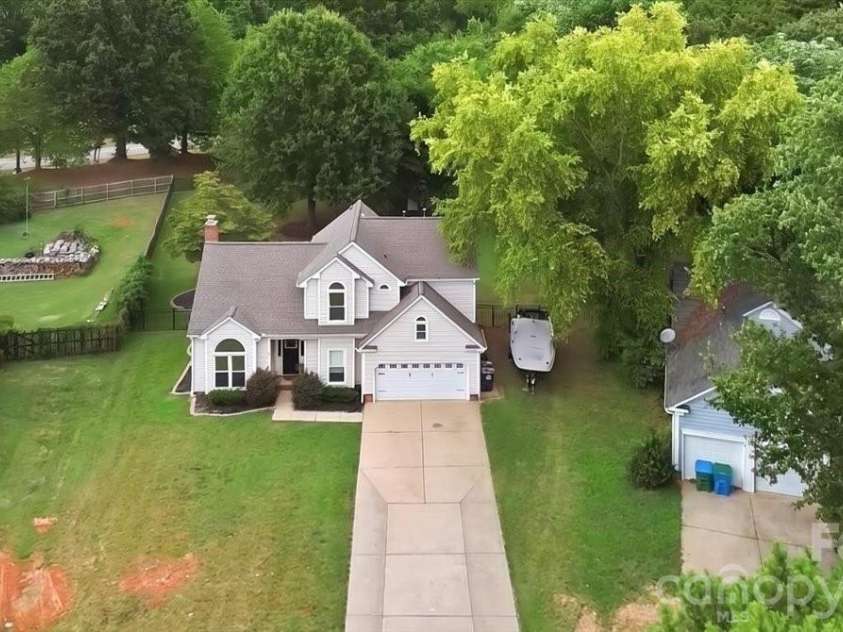 123 Southhaven Drive, Mooresville, NC 28117.  MLS# CAR4408328, YatesRealty ID 42224. 