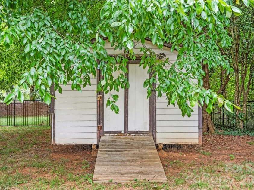 123 Southhaven Drive, Mooresville, NC 28117.  MLS# CAR4408328, YatesRealty ID 42224. 