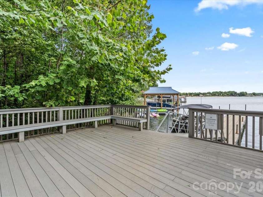 123 Southhaven Drive, Mooresville, NC 28117.  MLS# CAR4408328, YatesRealty ID 42224. 