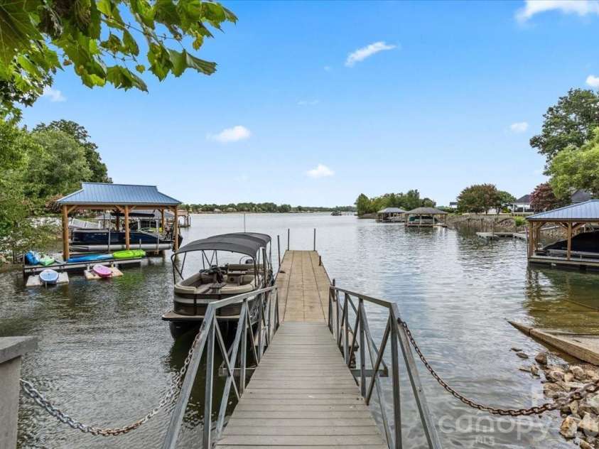 123 Southhaven Drive, Mooresville, NC 28117.  MLS# CAR4408328, YatesRealty ID 42224. 