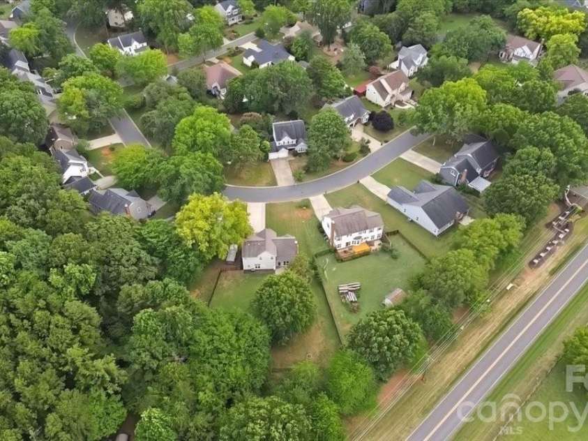 123 Southhaven Drive, Mooresville, NC 28117.  MLS# CAR4408328, YatesRealty ID 42224. 