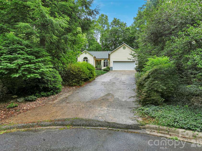 67 Autumn Glen Court, Brevard, NC 28712.  MLS# CAR4406977, YatesRealty ID 42228. 