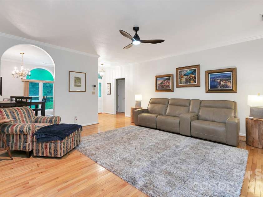 67 Autumn Glen Court, Brevard, NC 28712.  MLS# CAR4406977, YatesRealty ID 42228. 