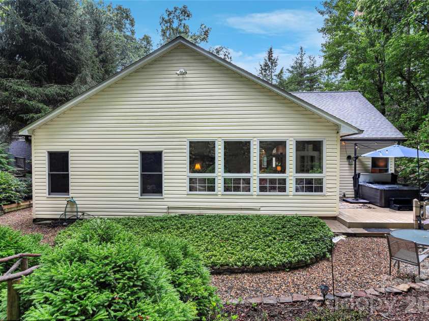 67 Autumn Glen Court, Brevard, NC 28712.  MLS# CAR4406977, YatesRealty ID 42228. 