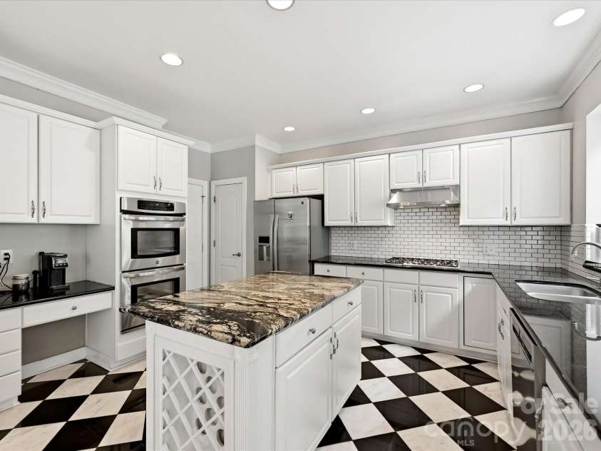 2805 Peverell Lane, Charlotte, NC 28270.  MLS# CAR4409293, YatesRealty ID 42229. 