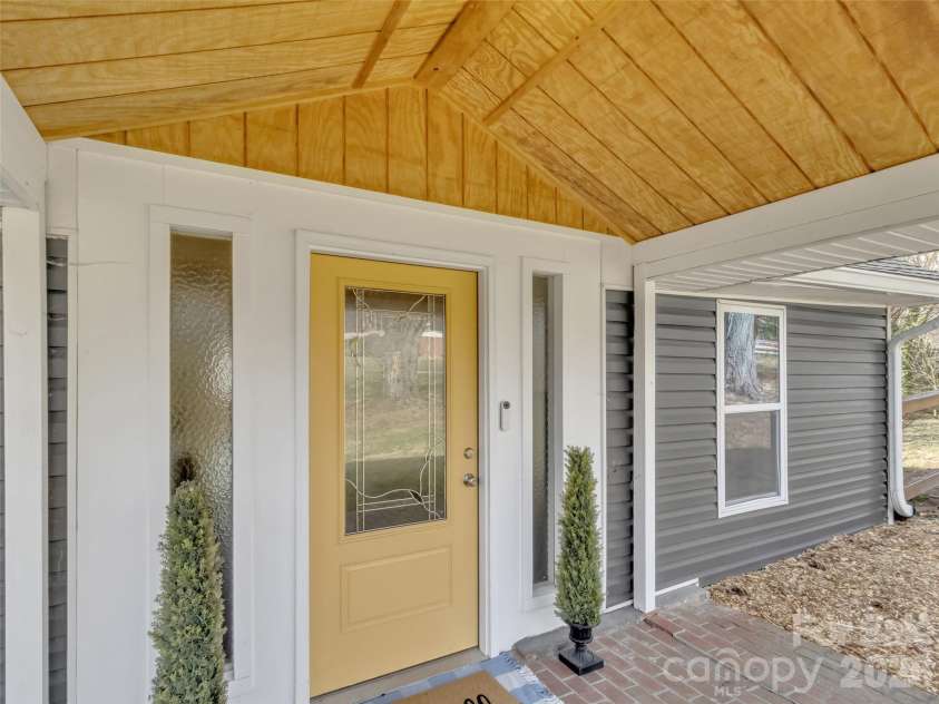 43 Melton Road, Candler, NC 28715.  MLS# CAR4354536, YatesRealty ID 4223. 