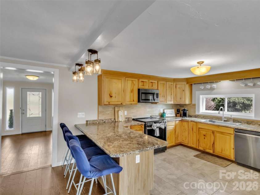 43 Melton Road, Candler, NC 28715.  MLS# CAR4354536, YatesRealty ID 4223. 