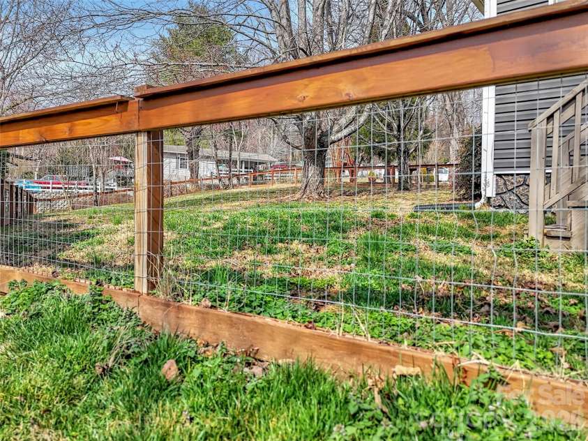 43 Melton Road, Candler, NC 28715.  MLS# CAR4354536, YatesRealty ID 4223. 