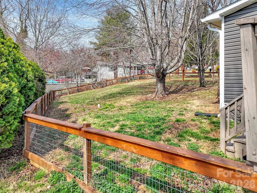 43 Melton Road, Candler, NC 28715.  MLS# CAR4354536, YatesRealty ID 4223. 