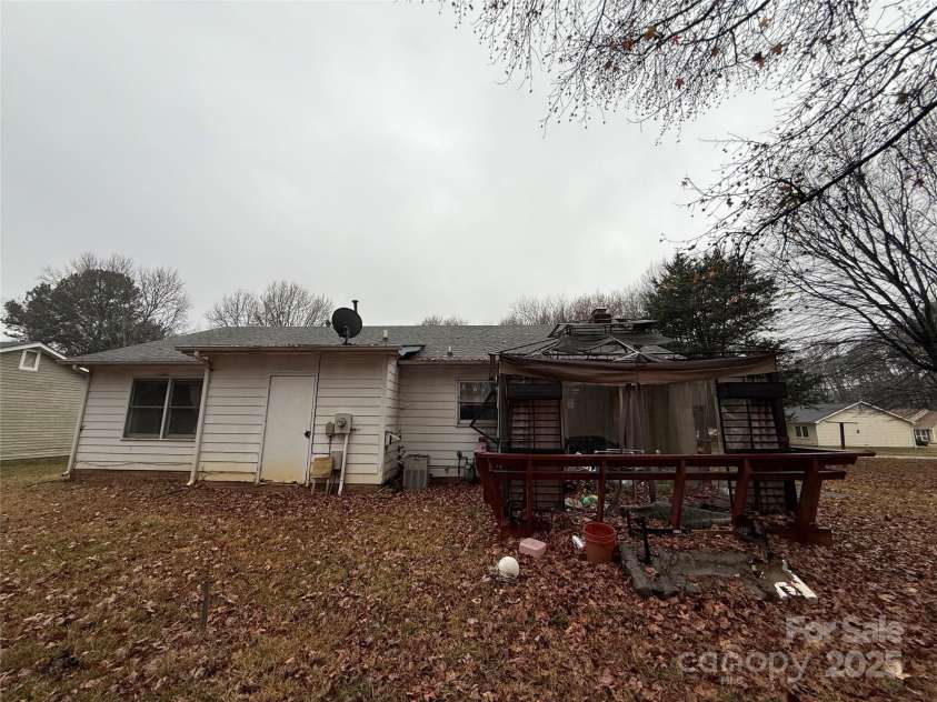 5724 Glenshire Court, Charlotte, NC 28269.  MLS# CAR4328047, YatesRealty ID 4223. 