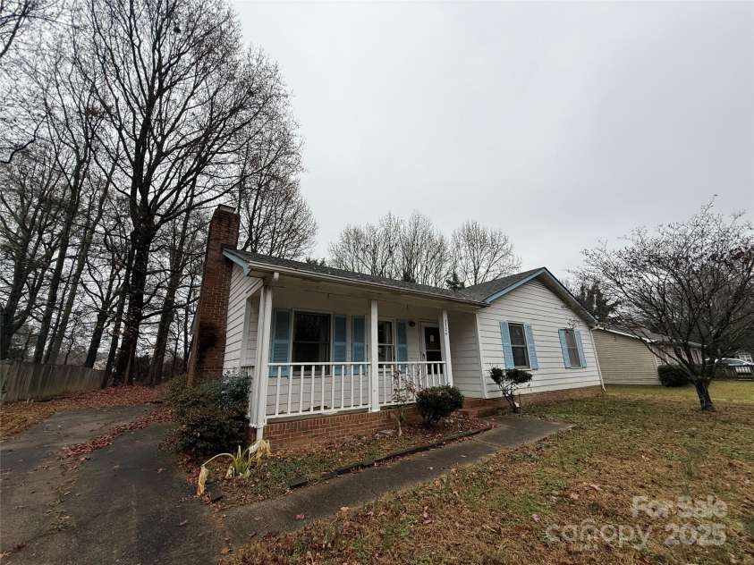 5724 Glenshire Court, Charlotte, NC 28269.  MLS# CAR4328047, YatesRealty ID 4223. 