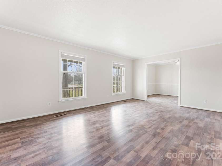 822 Bethlehem Road, Kings Mountain, NC 28086.  MLS# CAR4232723, YatesRealty ID 4223. Living room