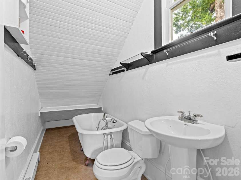 111-113 Stewart Street, Hendersonville, NC 28792.  MLS# CAR4410285, YatesRealty ID 42230. Lower Level Full Bath