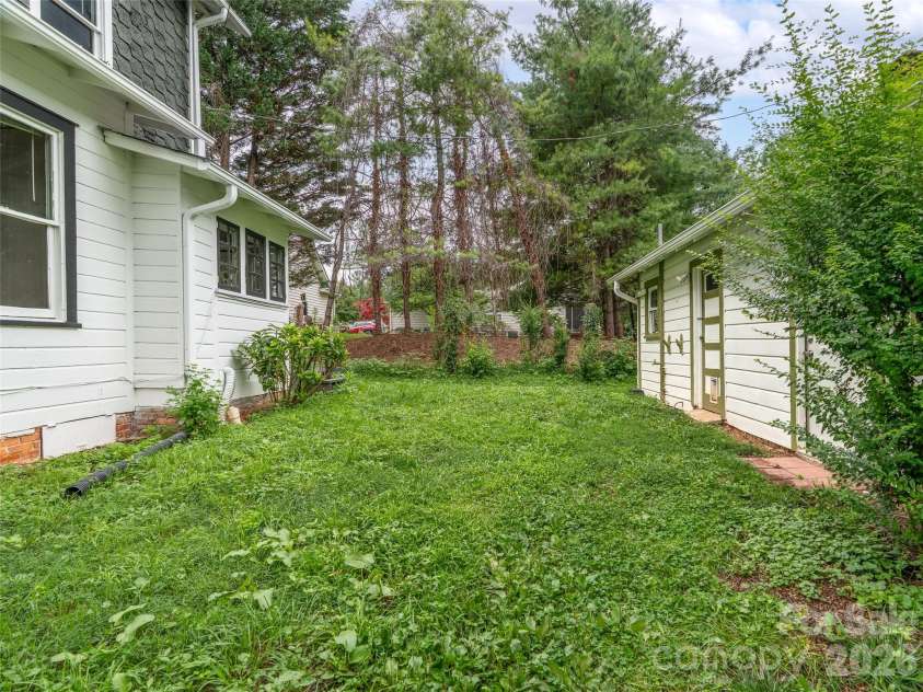 111-113 Stewart Street, Hendersonville, NC 28792.  MLS# CAR4410285, YatesRealty ID 42230. Side Yard Between Main House & Studio