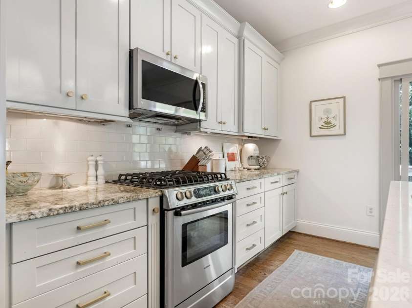 207 Towill Place, Charlotte, NC 28211.  MLS# CAR4411072, YatesRealty ID 42232. Kitchen