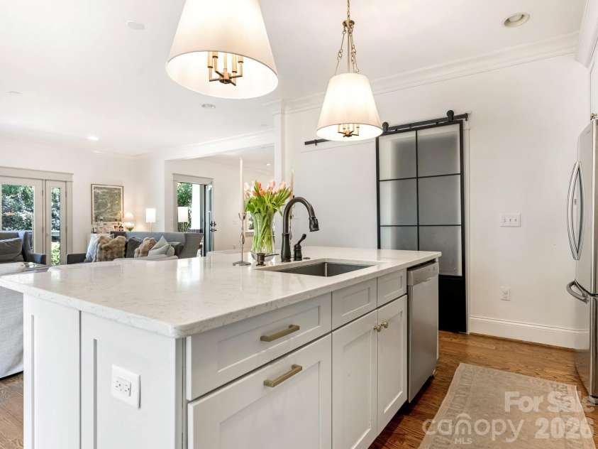 207 Towill Place, Charlotte, NC 28211.  MLS# CAR4411072, YatesRealty ID 42232. Kitchen