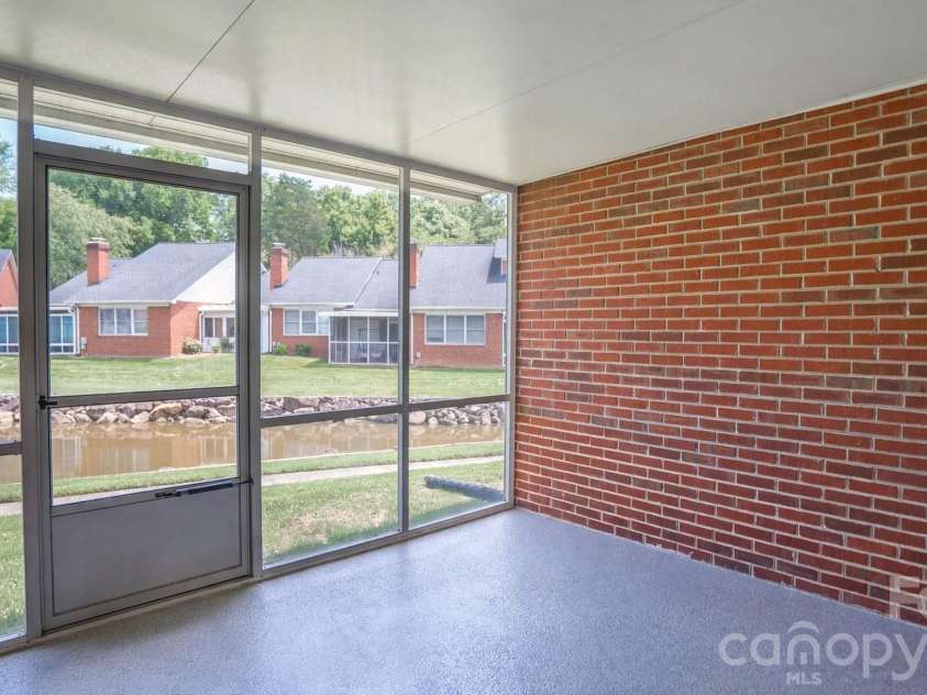19940 Oak Leaf Circle, Cornelius, NC 28031.  MLS# CAR4410513, YatesRealty ID 42233. Virtually unstaged