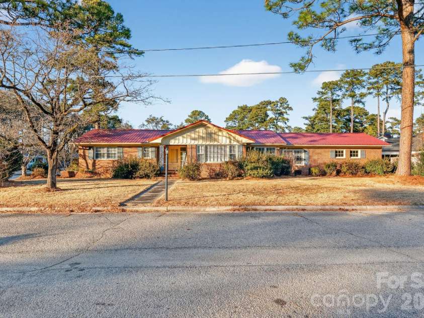 704 26th Street, Lumberton, NC 28358.  MLS# CAR4343309, YatesRealty ID 42234. 