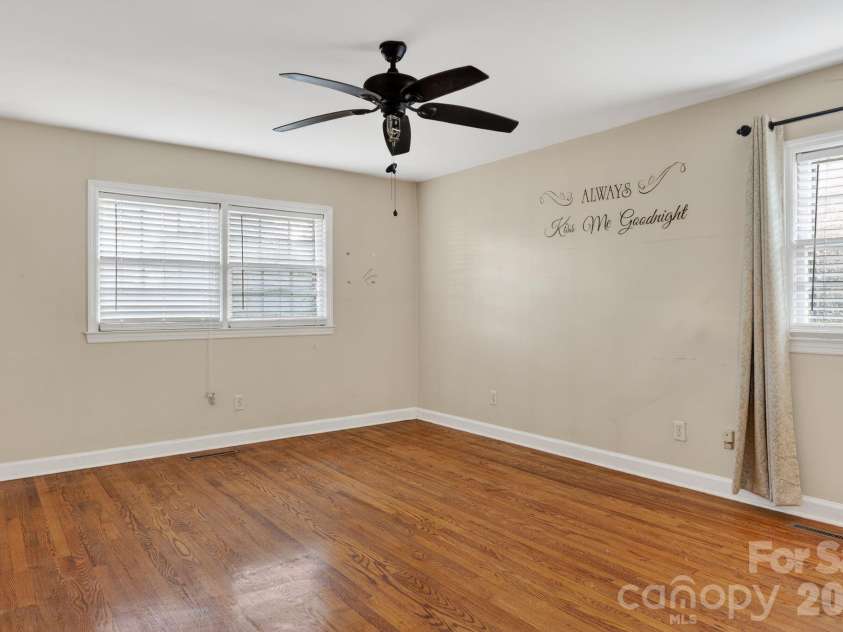704 26th Street, Lumberton, NC 28358.  MLS# CAR4343309, YatesRealty ID 42234. 