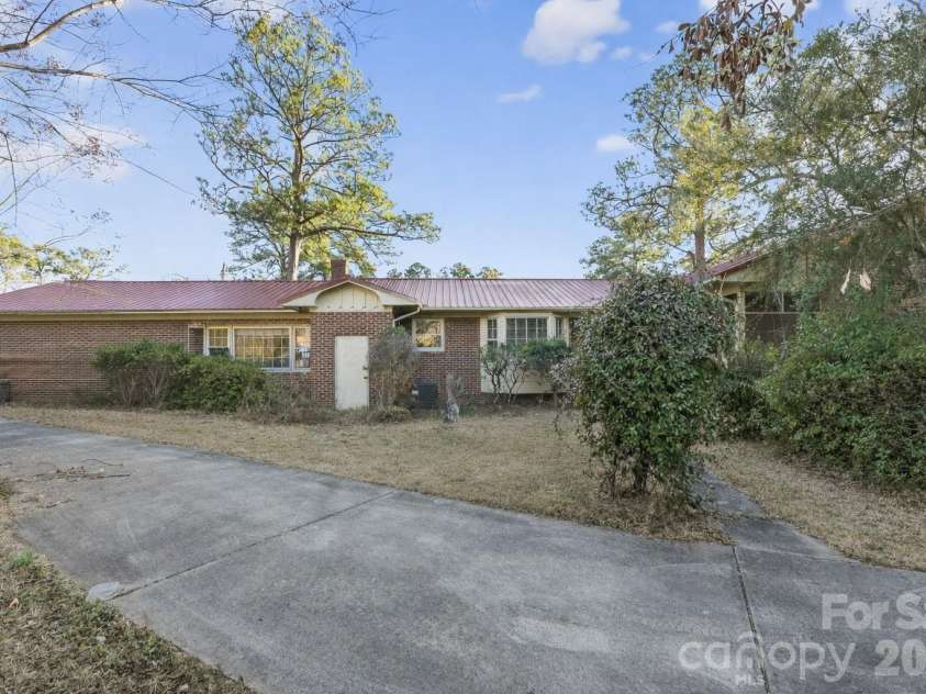 704 26th Street, Lumberton, NC 28358.  MLS# CAR4343309, YatesRealty ID 42234. 