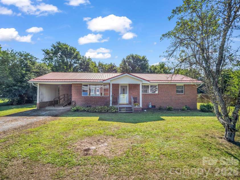 520 Pisgah Drive, Brevard, NC 28712.  MLS# CAR4410496, YatesRealty ID 42235. 