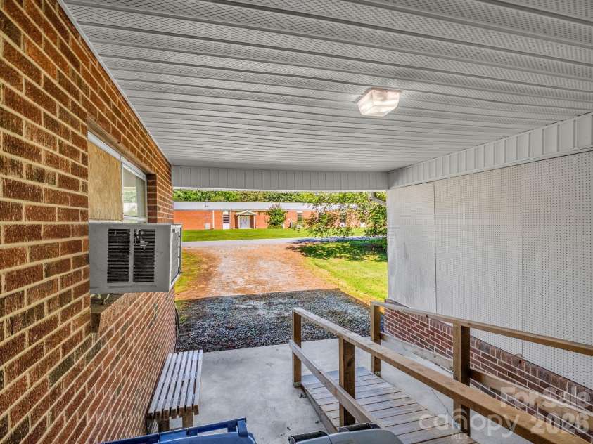 520 Pisgah Drive, Brevard, NC 28712.  MLS# CAR4410496, YatesRealty ID 42235. 