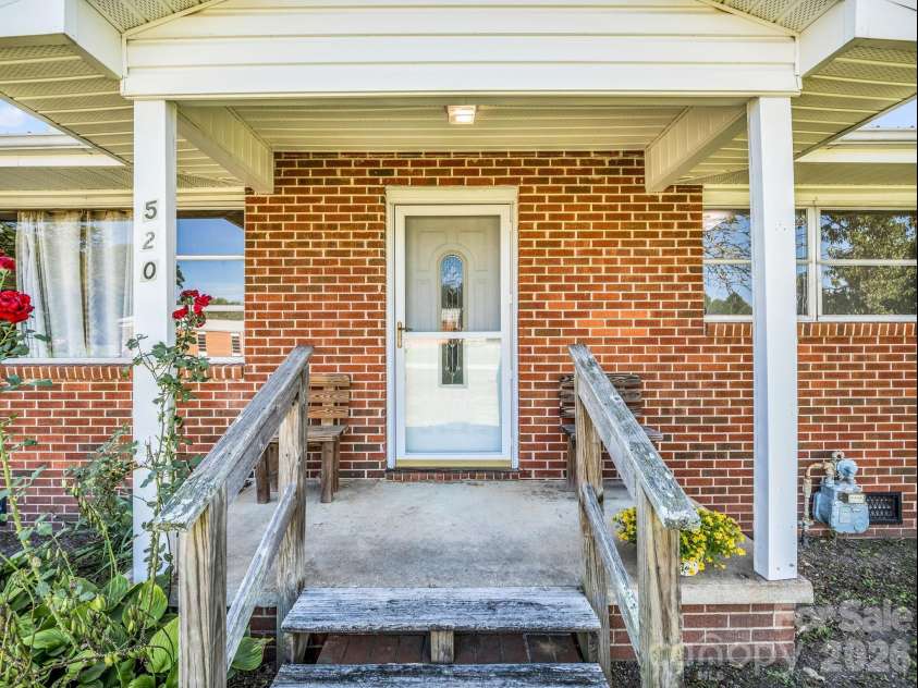 520 Pisgah Drive, Brevard, NC 28712.  MLS# CAR4410496, YatesRealty ID 42235. 
