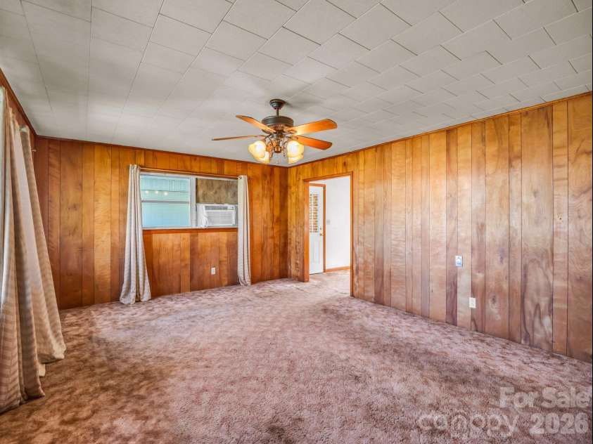 520 Pisgah Drive, Brevard, NC 28712.  MLS# CAR4410496, YatesRealty ID 42235. 