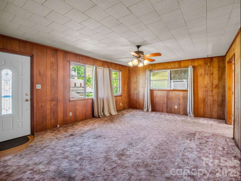 520 Pisgah Drive, Brevard, NC 28712.  MLS# CAR4410496, YatesRealty ID 42235. 