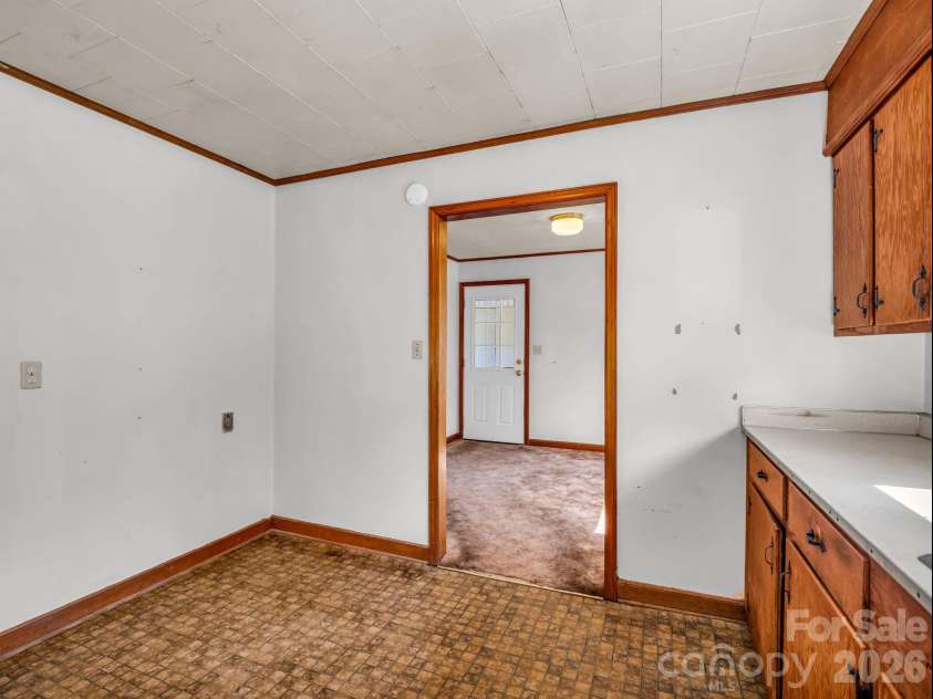 520 Pisgah Drive, Brevard, NC 28712.  MLS# CAR4410496, YatesRealty ID 42235. 