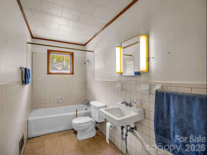 520 Pisgah Drive, Brevard, NC 28712.  MLS# CAR4410496, YatesRealty ID 42235. 