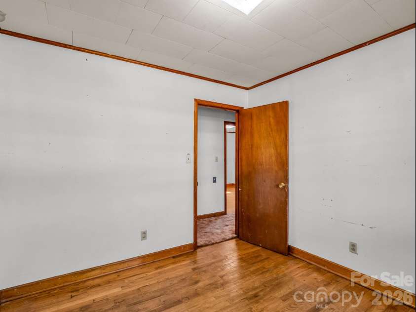 520 Pisgah Drive, Brevard, NC 28712.  MLS# CAR4410496, YatesRealty ID 42235. 