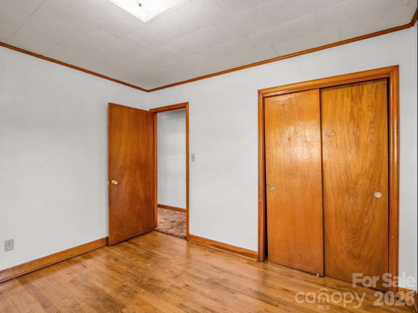 520 Pisgah Drive, Brevard, NC 28712.  MLS# CAR4410496, YatesRealty ID 42235. 