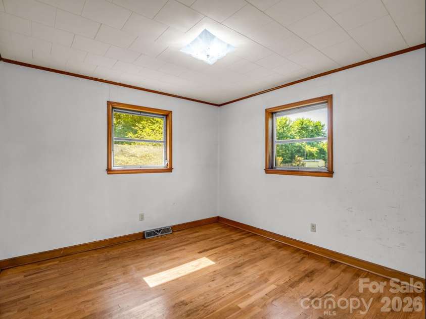 520 Pisgah Drive, Brevard, NC 28712.  MLS# CAR4410496, YatesRealty ID 42235. 