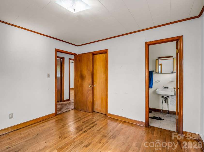 520 Pisgah Drive, Brevard, NC 28712.  MLS# CAR4410496, YatesRealty ID 42235. 