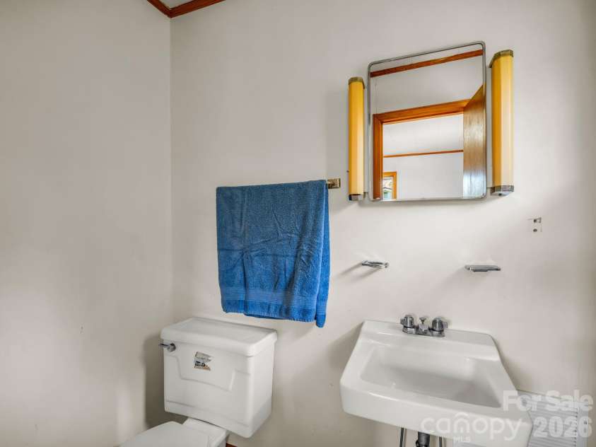 520 Pisgah Drive, Brevard, NC 28712.  MLS# CAR4410496, YatesRealty ID 42235. 
