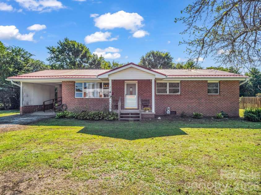 520 Pisgah Drive, Brevard, NC 28712.  MLS# CAR4410496, YatesRealty ID 42235. 