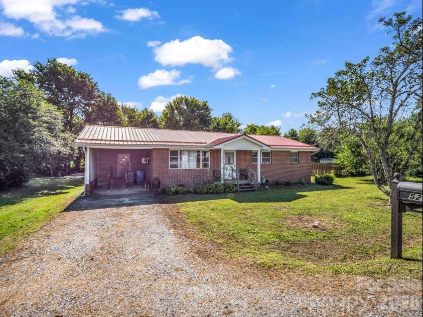 520 Pisgah Drive, Brevard, NC 28712.  MLS# CAR4410496, YatesRealty ID 42235. 